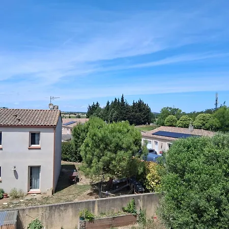 Maison Lumineuse Et Arbore * Villesequelande